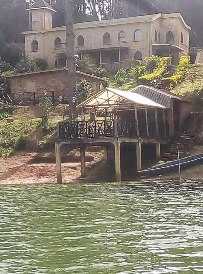 Le Chateau Du Lac De Mantasoa Экстерьер фото