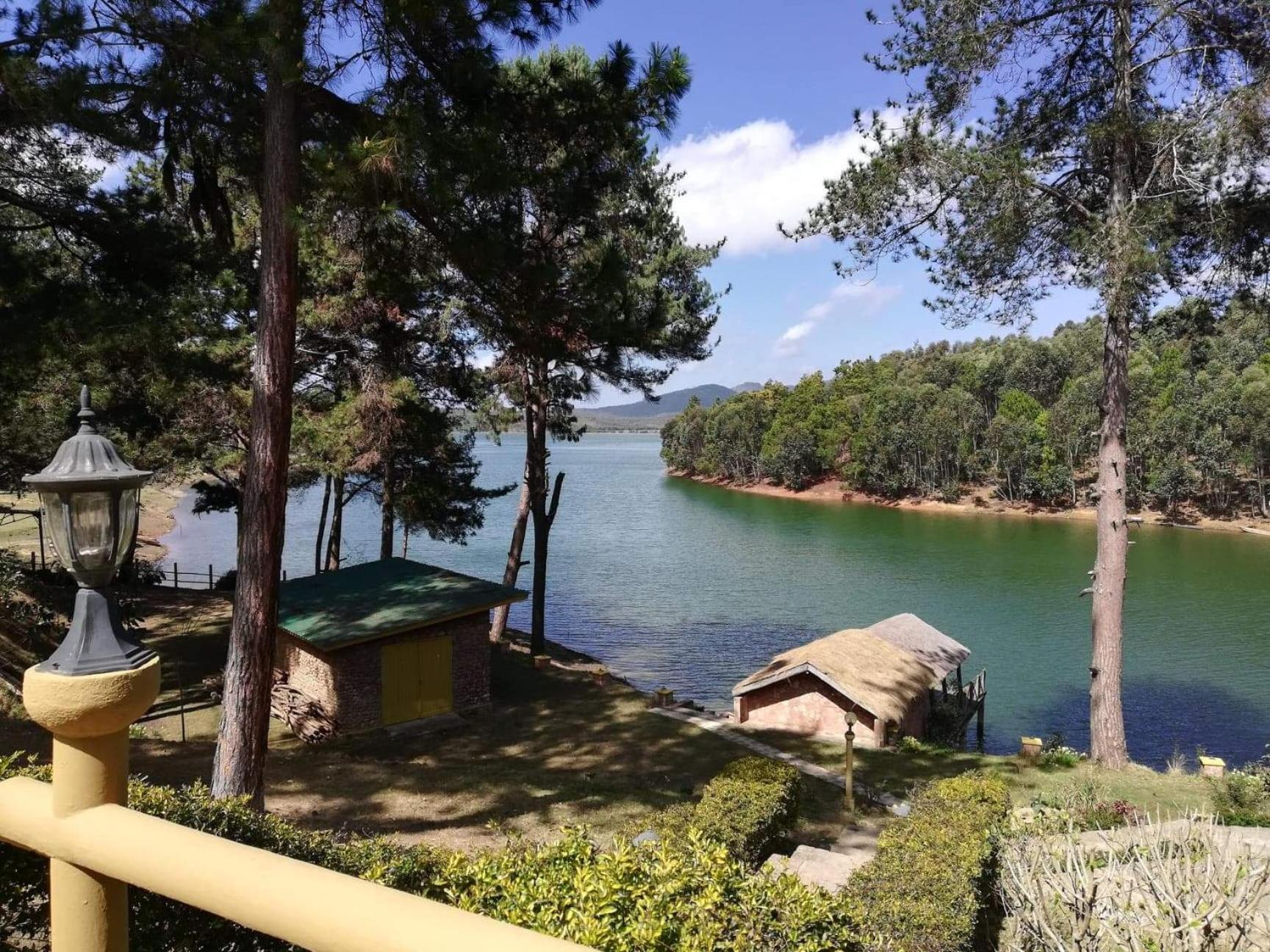 Le Chateau Du Lac De Mantasoa Экстерьер фото